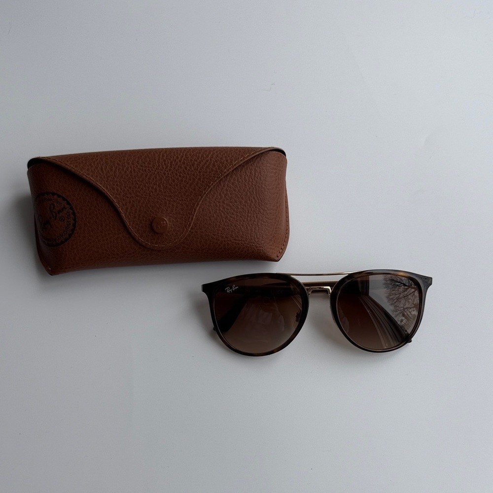 Ray-Ban Tortoise Brown Sunglasses with Case